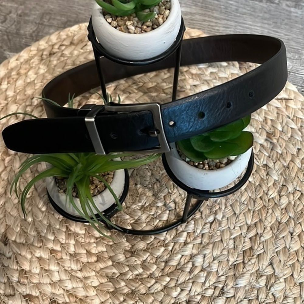 Chaps boys black and brown reversible belt size small like brand new